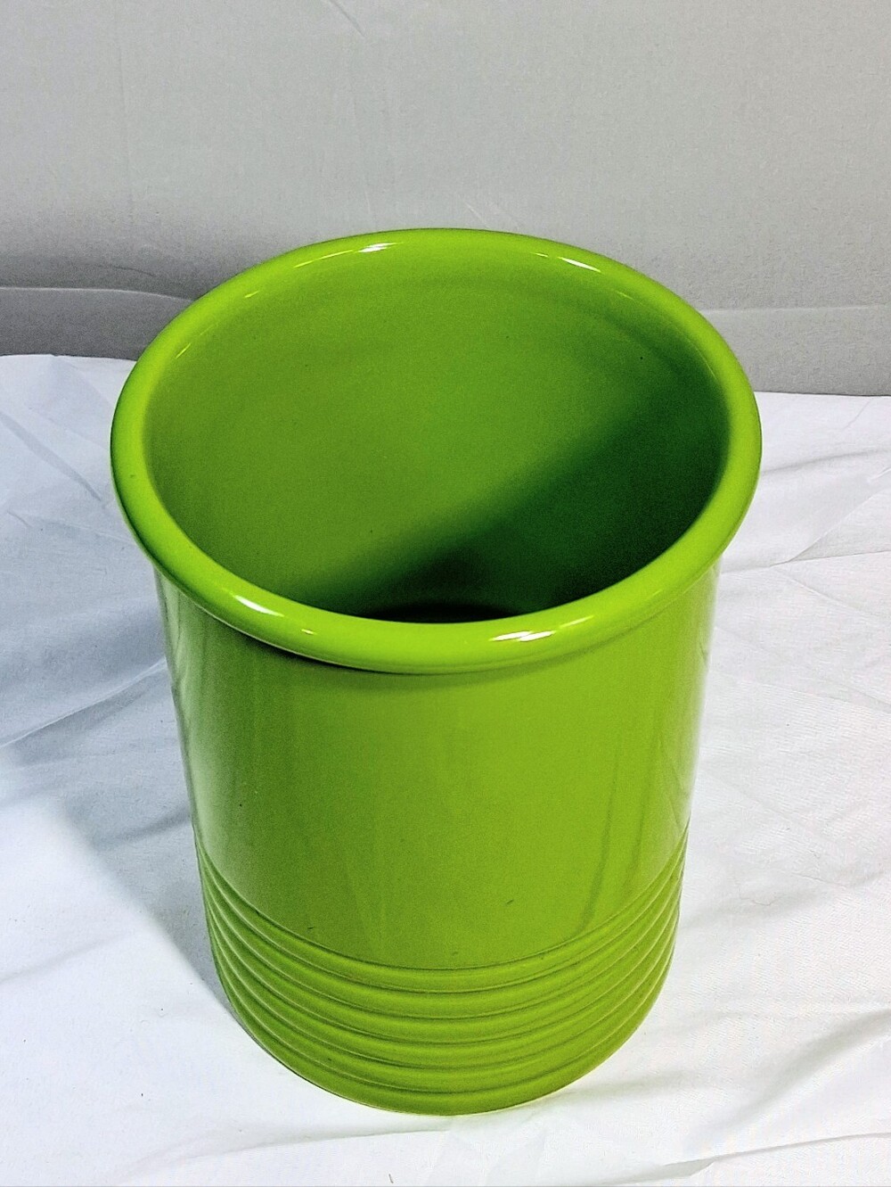Chantal Cookware Lime Green/Chartruse 7" X 5.5 " Heavy Stoneware Utensil Holder - Picture 3 of 8
